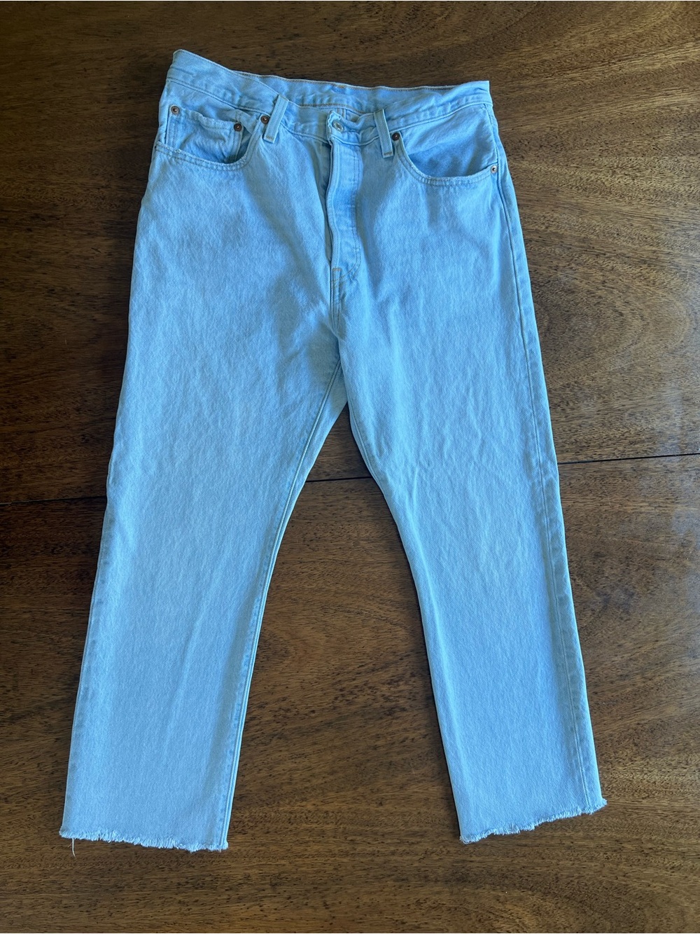 Levi’s 501 Cropped Jeans Women’s Light Wash Button Fly Raw Hem Size 31x25